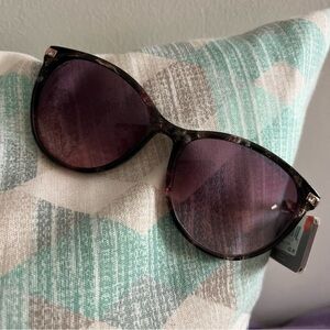 #22 Falls Creek Women’s Stylish Floral Print Sunglasses With Rose Gold Accents